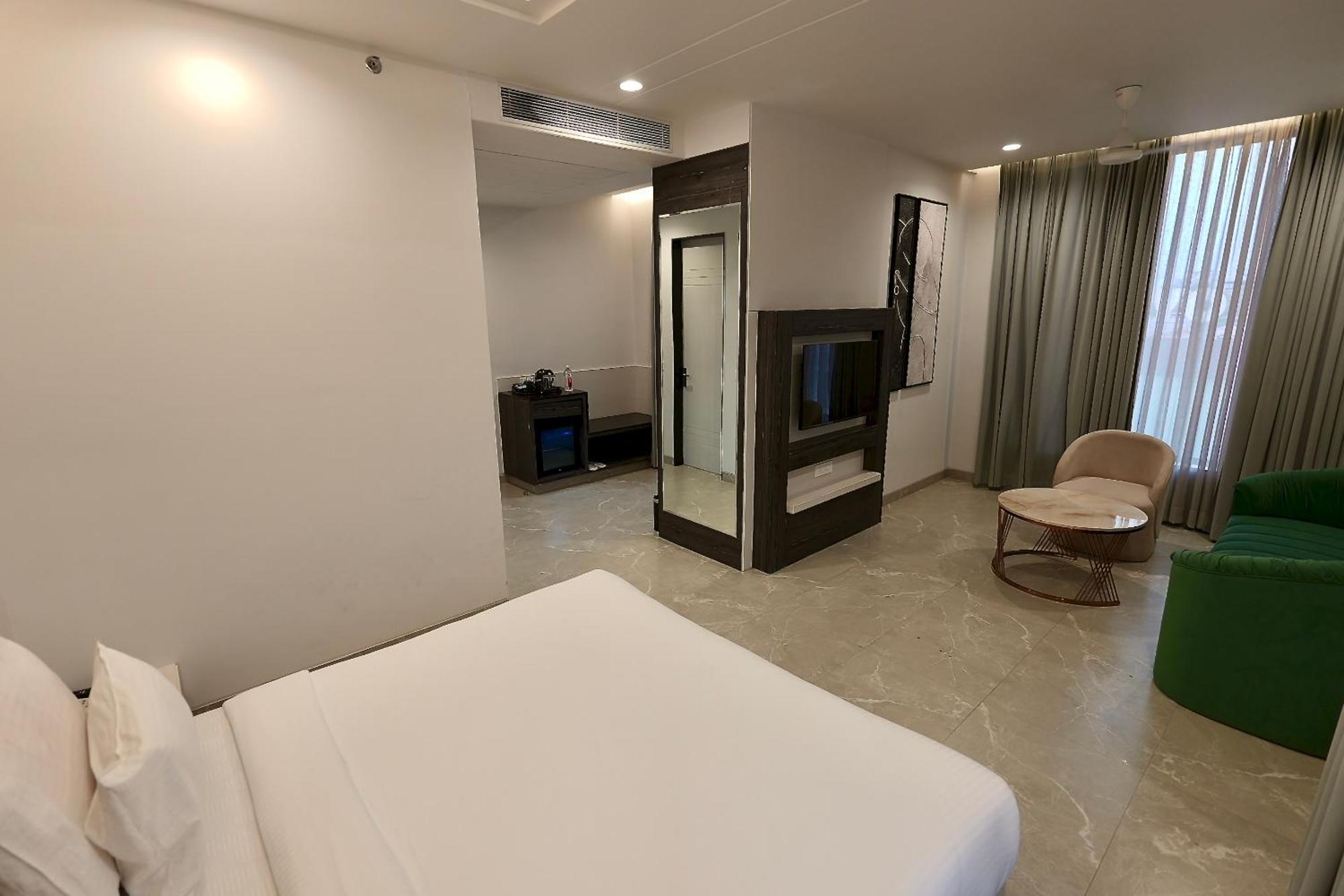 Hotel Elinor By Dazzling Hotels & Resorts Agra  Exterior photo
