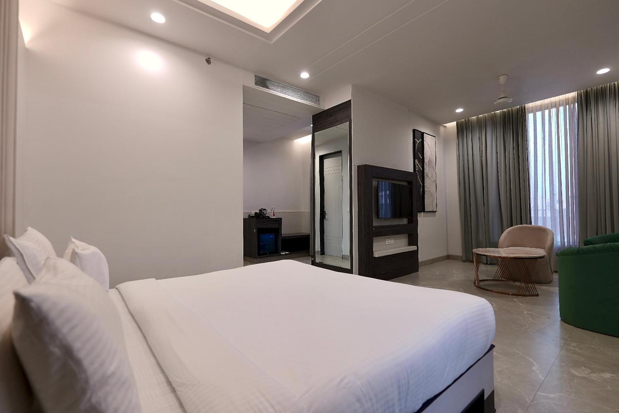 Hotel Elinor By Dazzling Hotels & Resorts Agra  Exterior photo