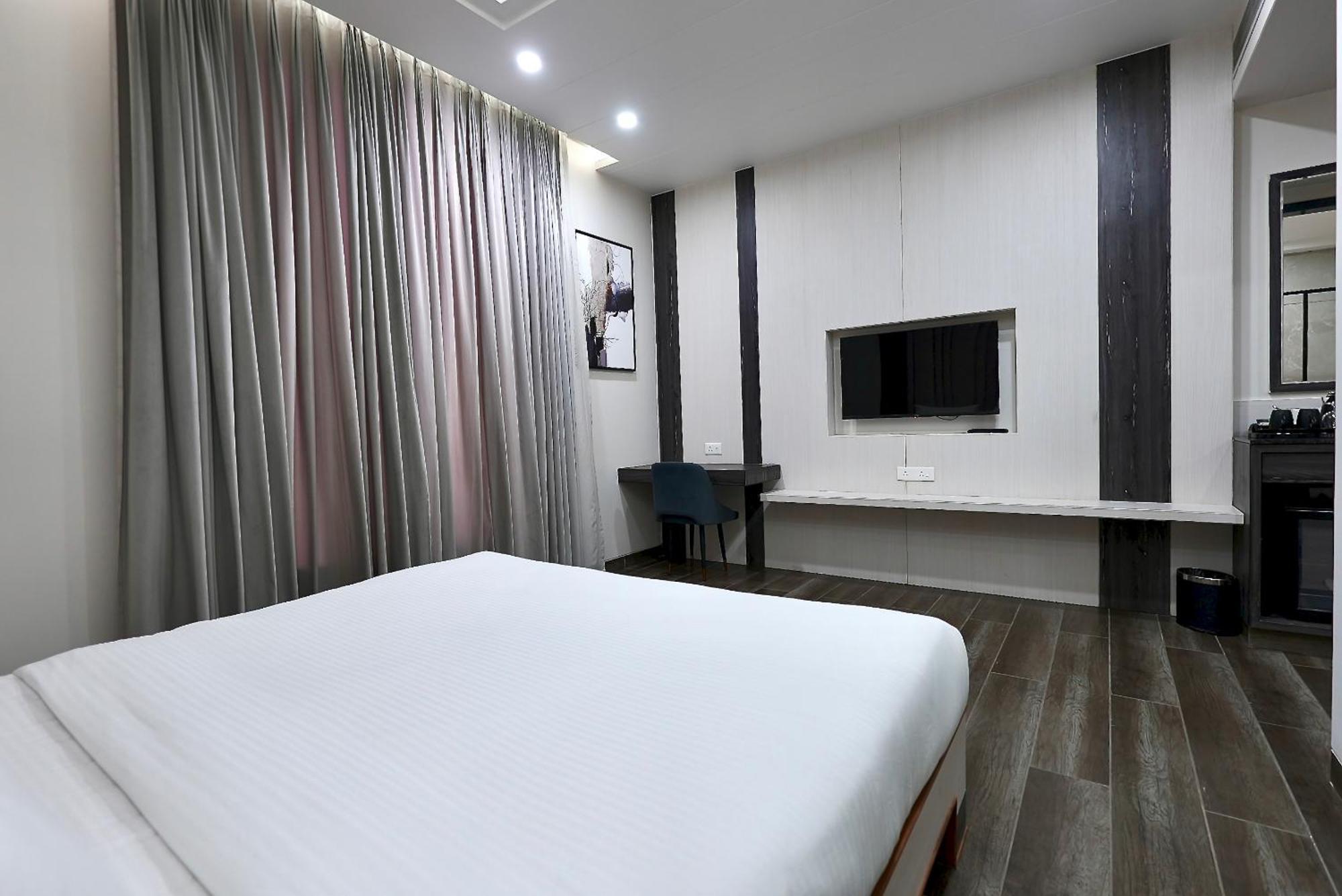 Hotel Elinor By Dazzling Hotels & Resorts Agra  Exterior photo