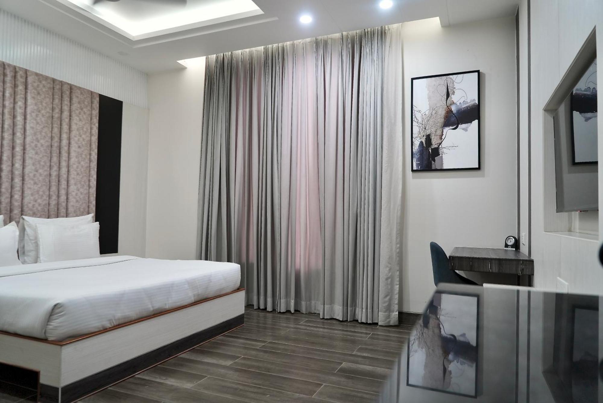 Hotel Elinor By Dazzling Hotels & Resorts Agra  Exterior photo
