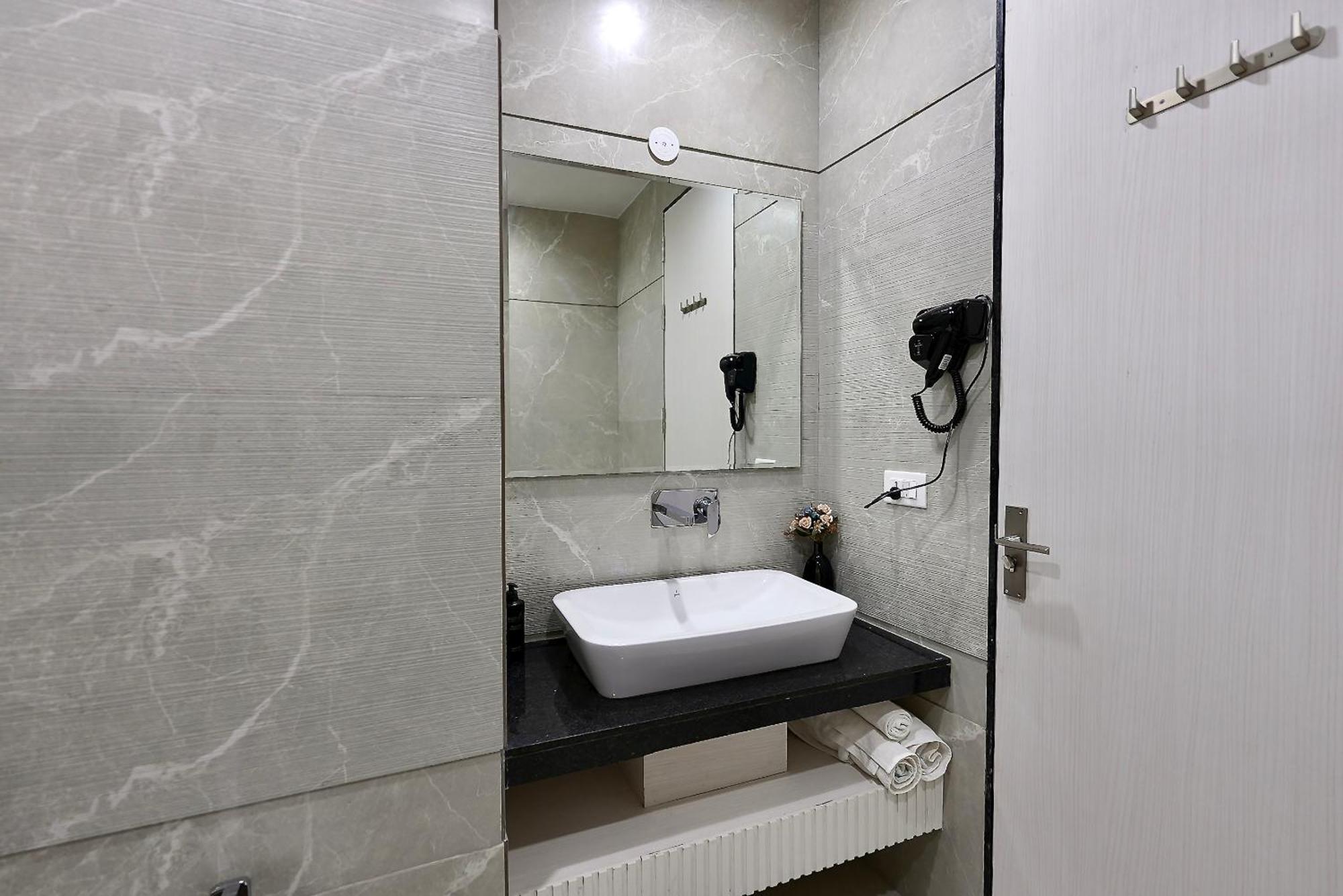 Hotel Elinor By Dazzling Hotels & Resorts Agra  Exterior photo